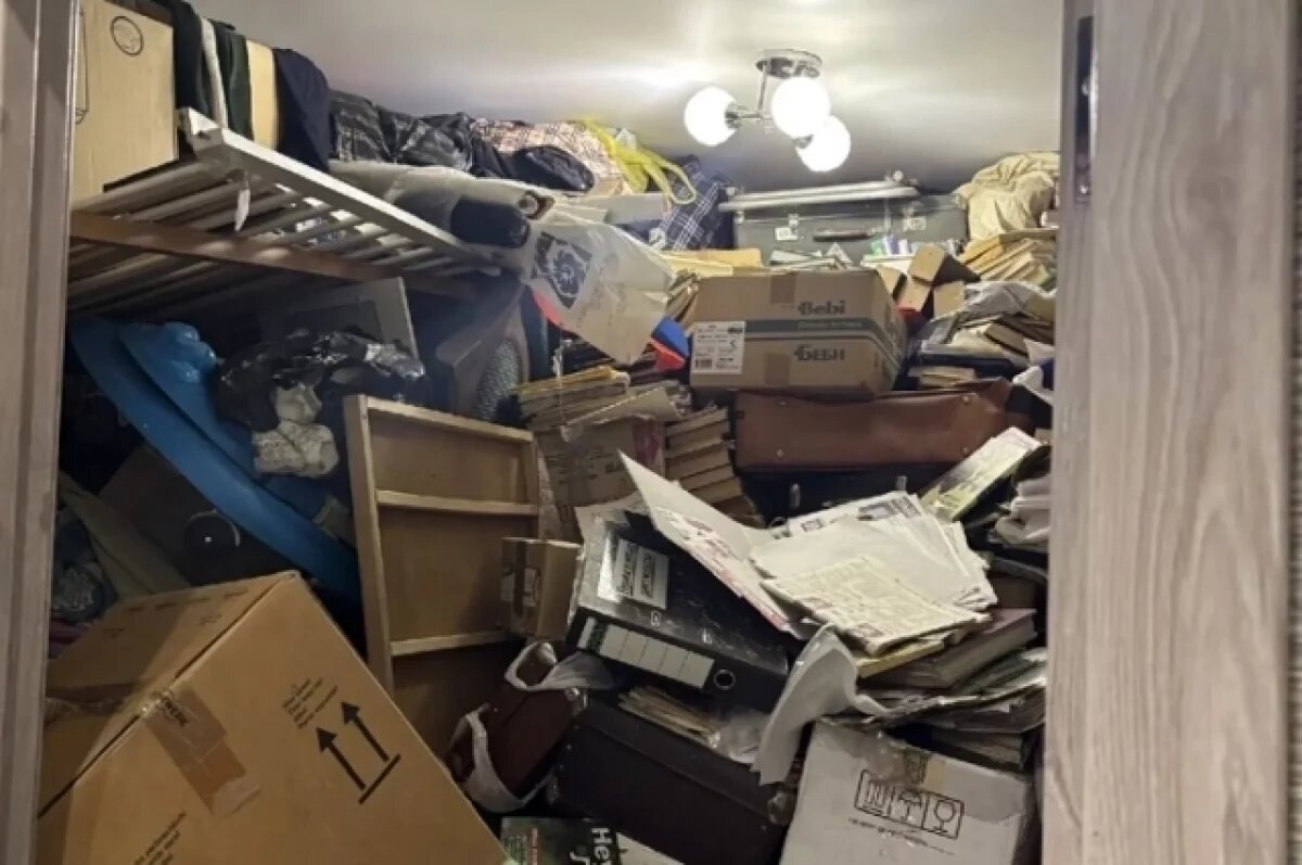    Из квартиры сибиряка вывезли два «КамАЗа» мусора, чтобы освободить жильё