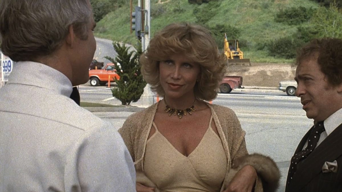 Кадр из фильма "Придурок"