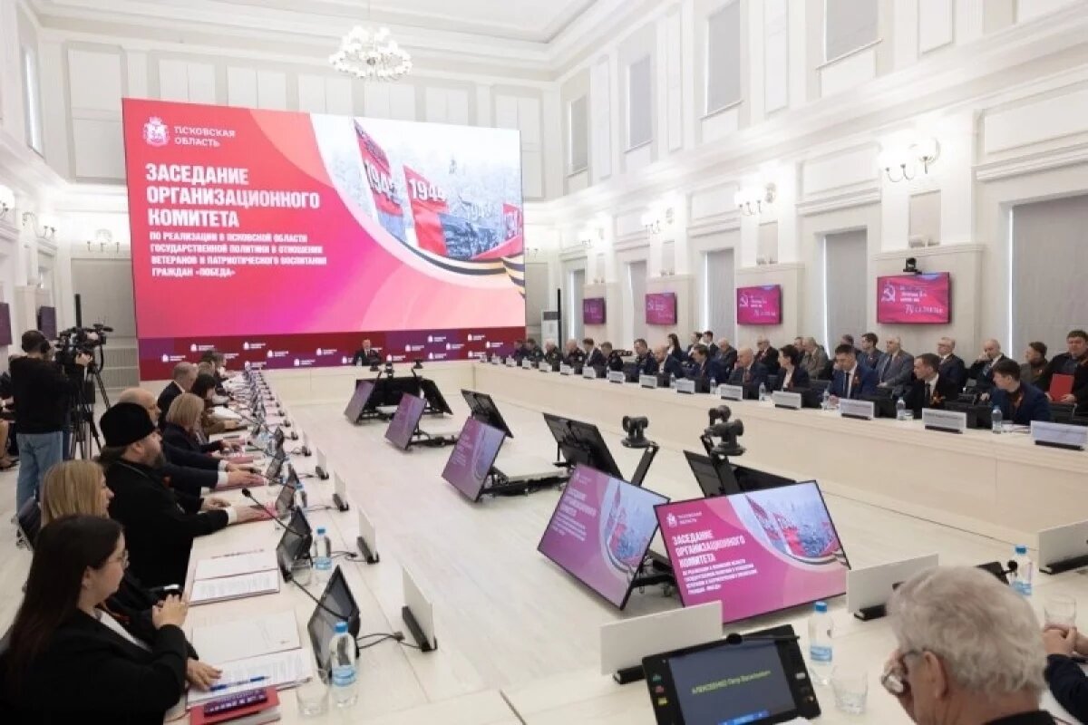    В Пскове наградили причастных к подготовке празднования 80-летия Победы