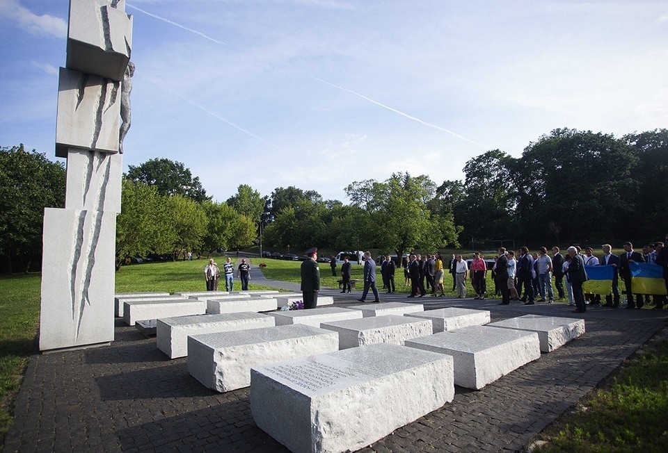    Памятник жертвам Волынской резни в Польше GLOBAL LOOK PRESS