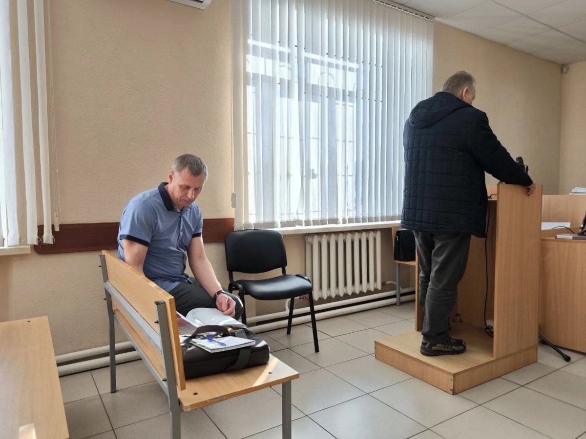    Олег Язовских рассказал о задержании и обысках в кабинете Николая Бабкина (на фото сидя)