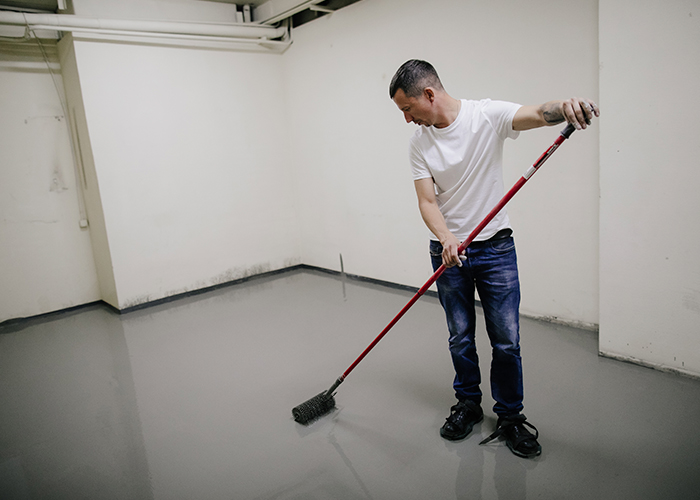 Наливной пол своими руками: гайд для новичков