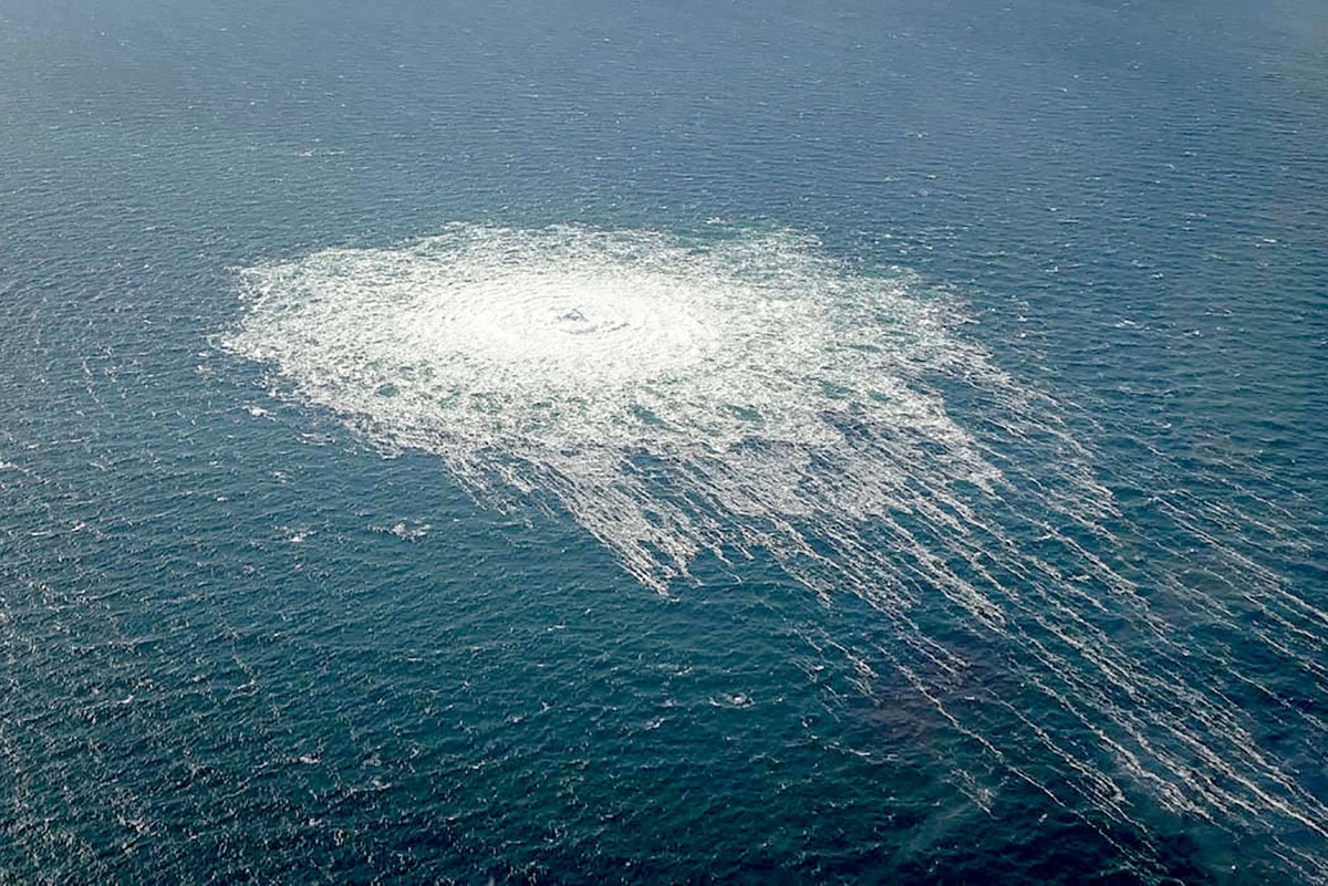    В информационной пучине после взрыва "Северных потоков" американцы, похоже, решили утопить исчерпавшего полезность главкома ВСУ./DANISH DEFENCE / AFP