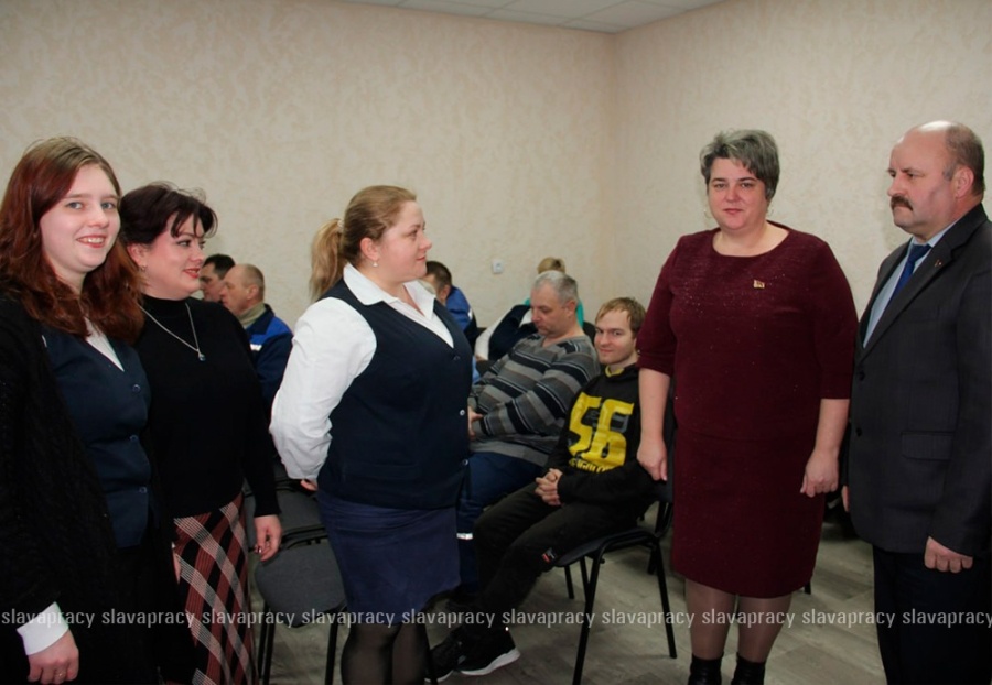     Обороноспособность и экономика: о чем говорили на встрече с коллективом почтовой связи в Копыле