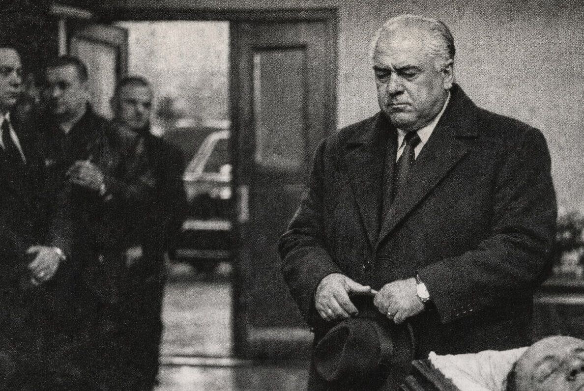 Виктор Черномырдин у гроба с Бродским. Фото из открытых источников