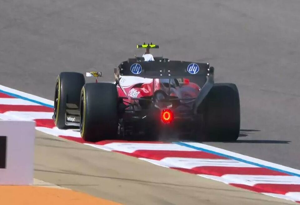    Ferrari опробовала на тестах вращающееся заднее антикрылоСоцсети