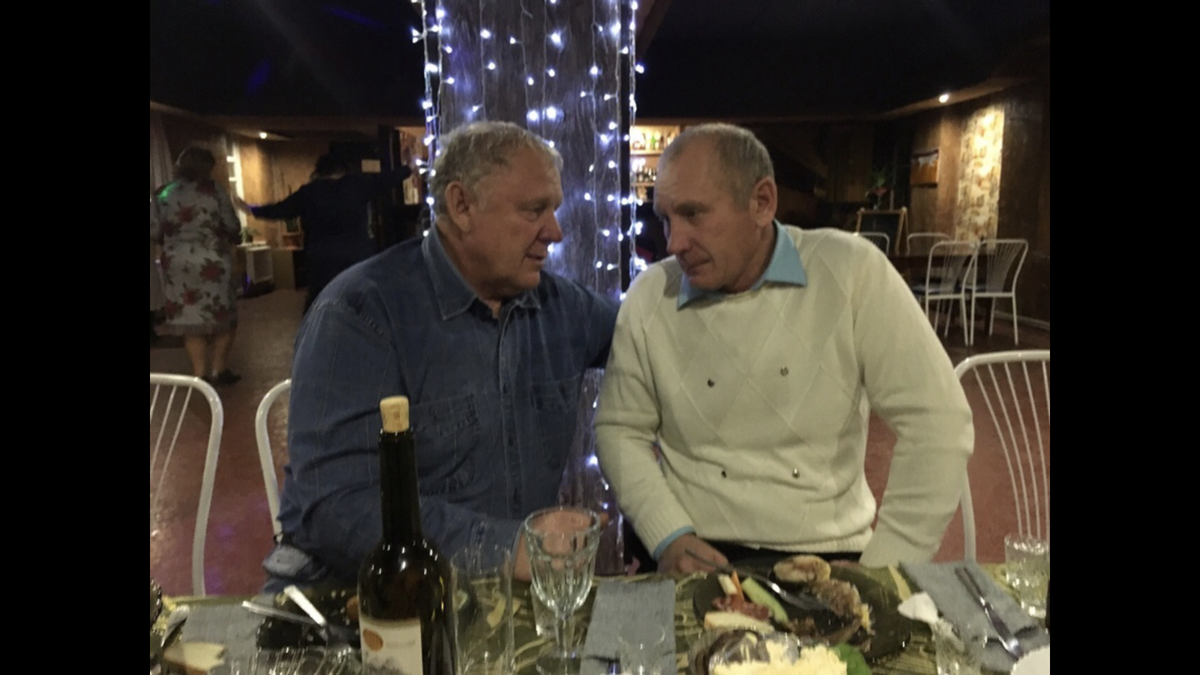 Папуля со своим младшим братом