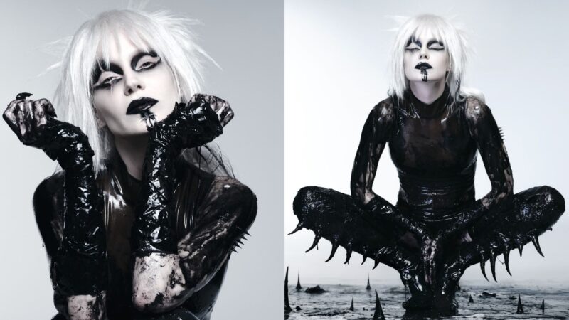    Смелые фотосессии стали частью нового образа певицы.