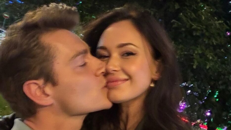 Алексей Воробьёв посвятил жене песню