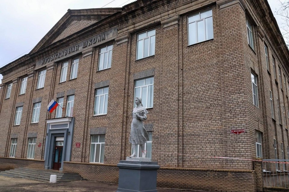    Школу посетил министр культуры Роман Олексин. ФОТО: ТГ-канал Романа Олексина