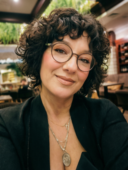 «Близость пугает не потому, что мы боимся другого, а потому, что мы можем столкнуться с собой»  
Томас Огден
