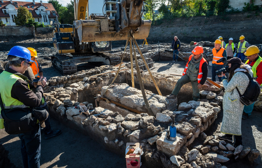 Нетронутый 1700 лет саркофаг, запечатанный свинцом, в Будапеште: что удивило археологов