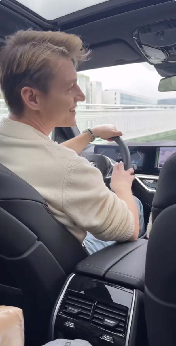    Ранее Воробьев делился кадрами из BMW