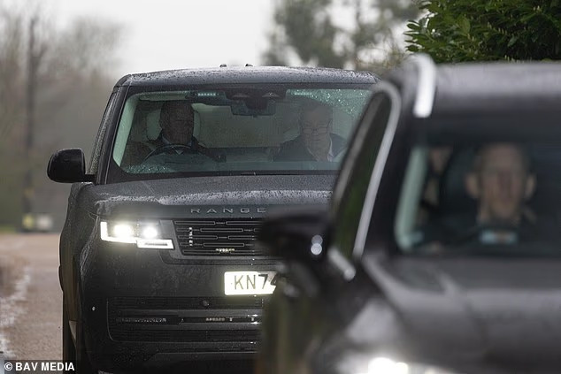 Принц Эндрю в автомобиле