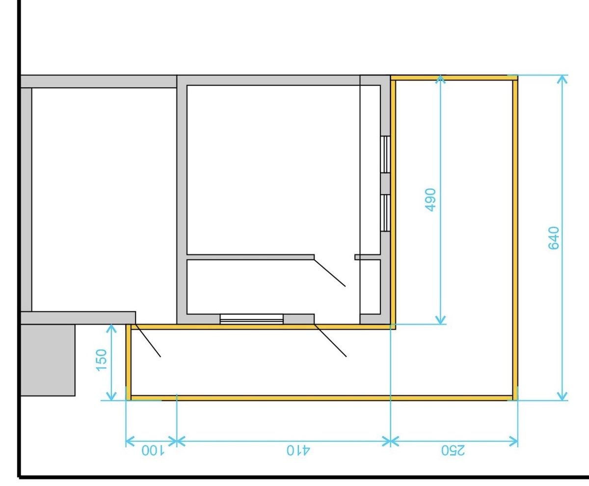 Черная черта под чертежом – это забор соседа, а слева – на аллею. Предполагаемая веранда – начерчена желтым