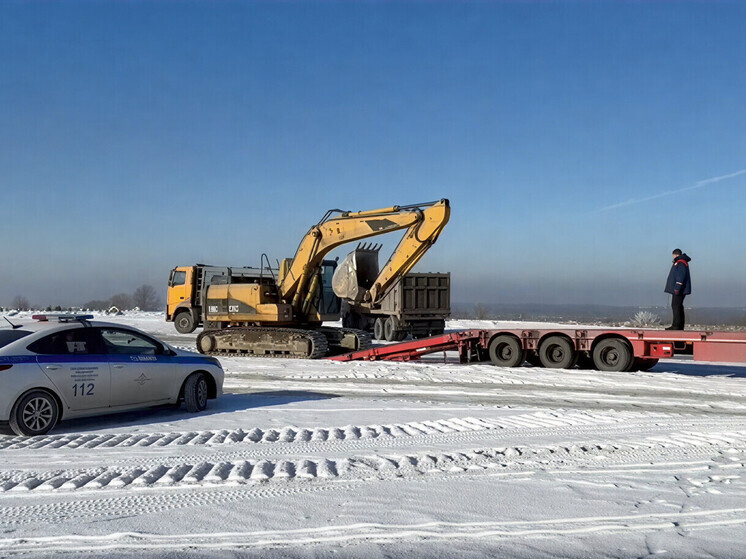     Поле использовали как бесплатный полигон для утилизации. Фото: пресс-служба ГУ МВД России по г. Санкт-Петербургу и Ленинградской области