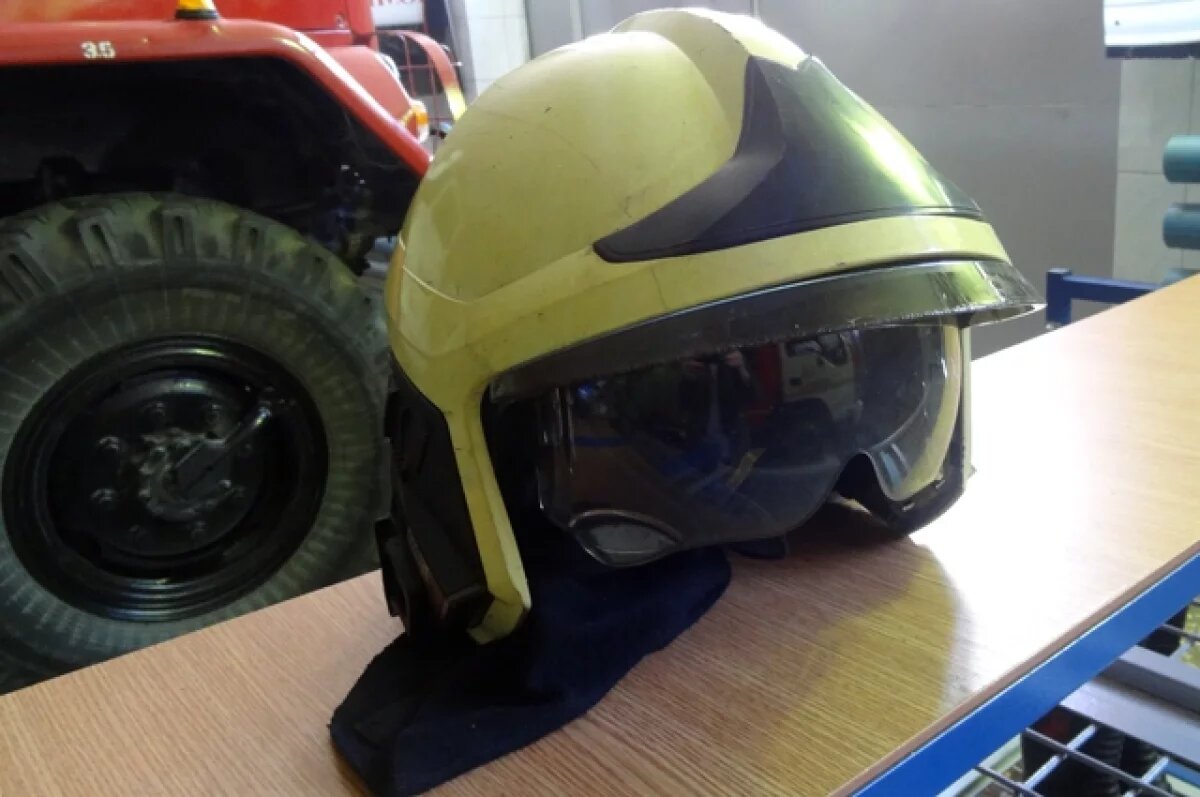    Во Мценске на месте гибели женщины пожарные спасли шесть человек