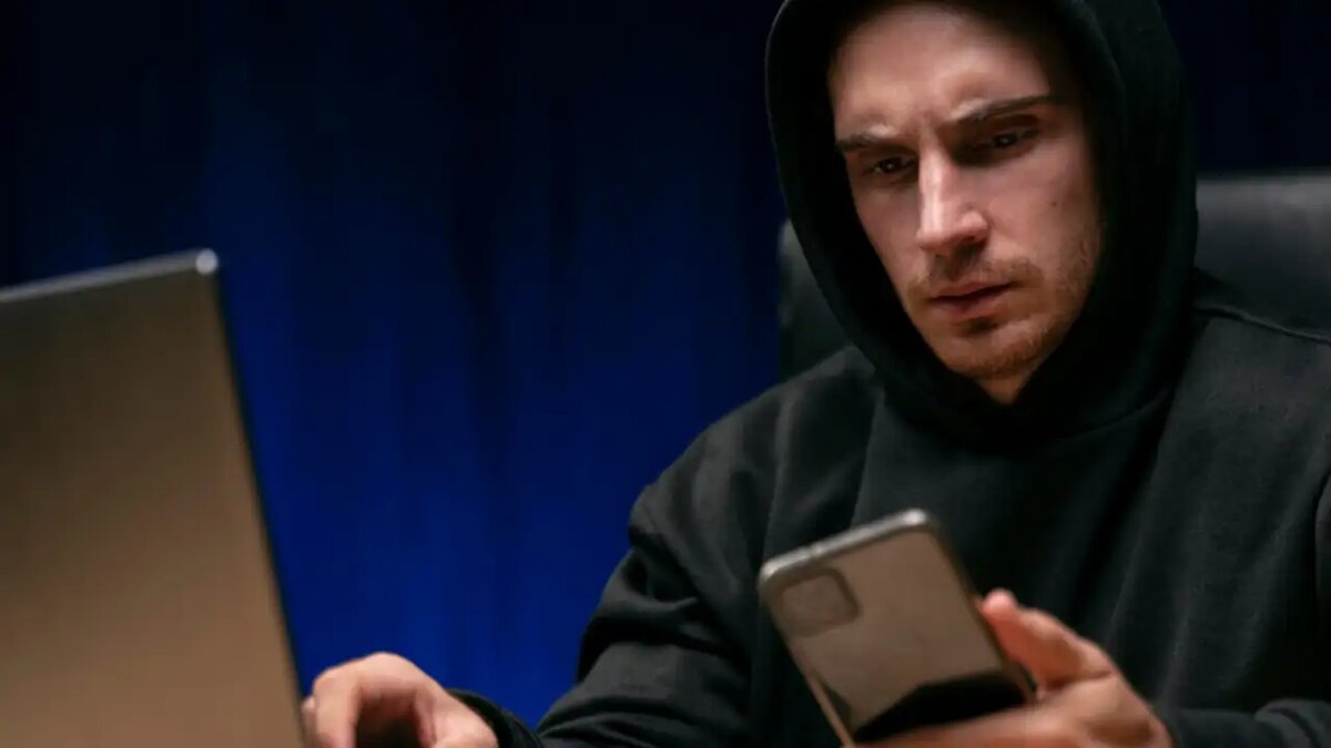    Кибермошенник. © freepik.com