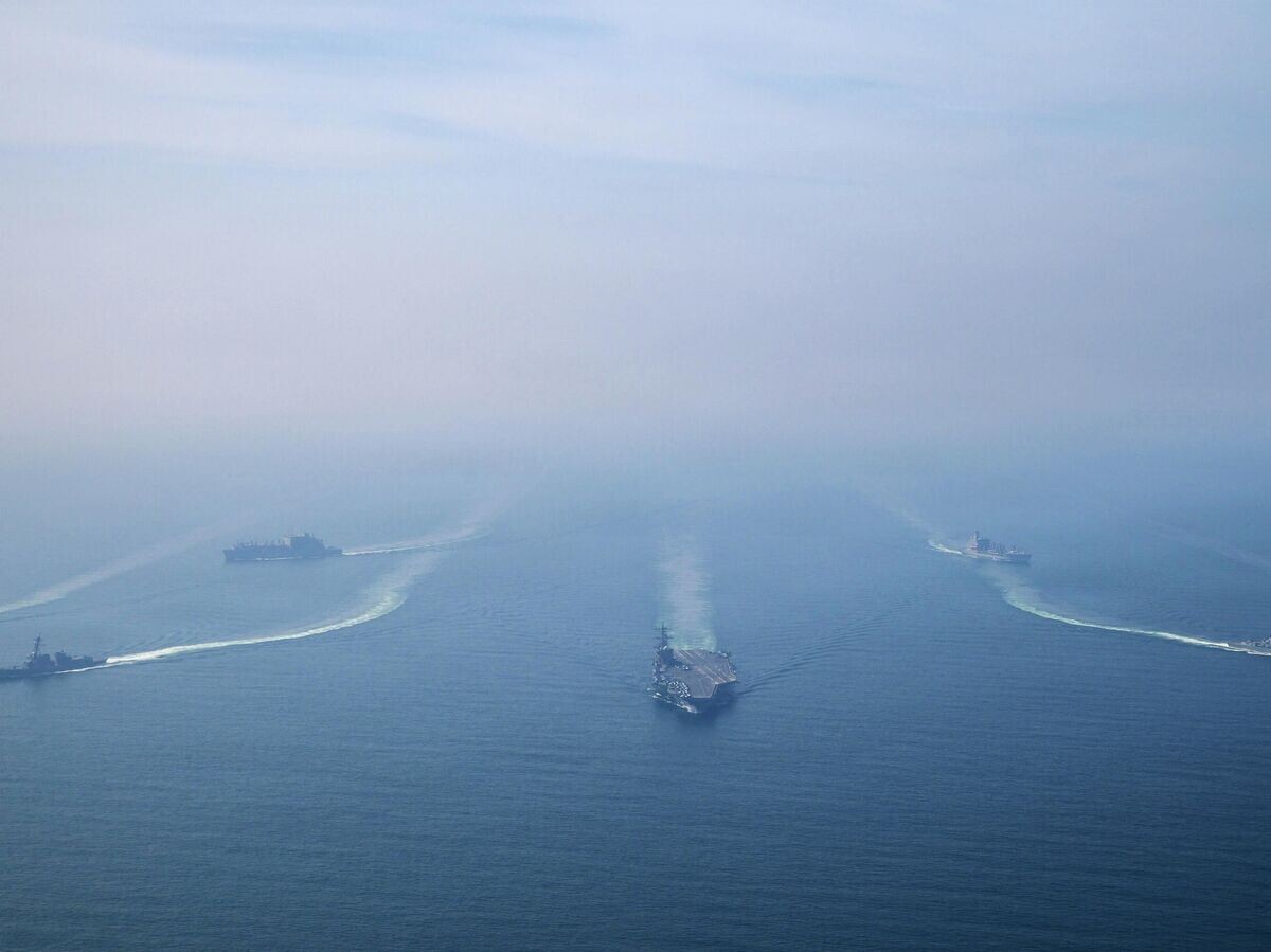    Американский авианосец USS Abraham Lincoln возглавляет ударную группу в Аравийском море | © REUTERS / U.S. Navy/Mass Communication Specialist 1st Class Jesse Monford