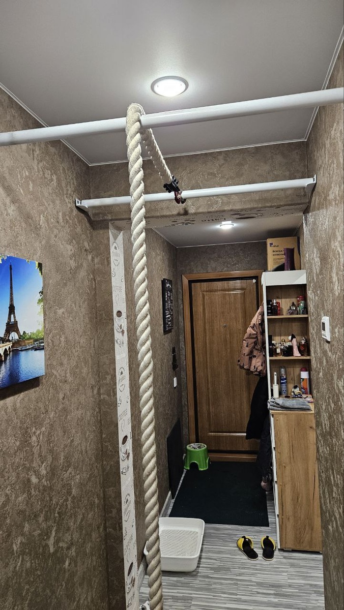 Так выглядят изготовленные нами турники в квартире