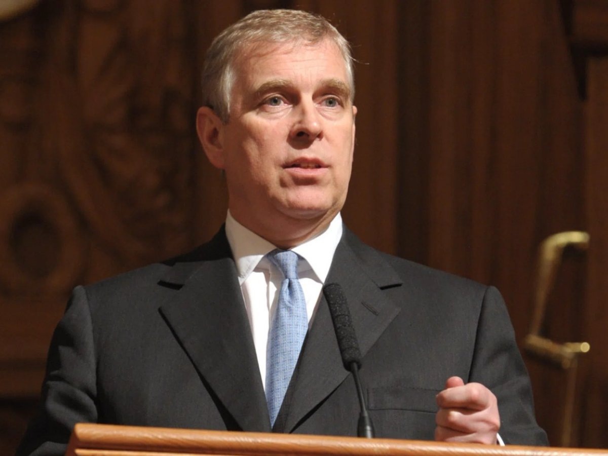     Принца Эндрю арестовали за связи с Эпштейном