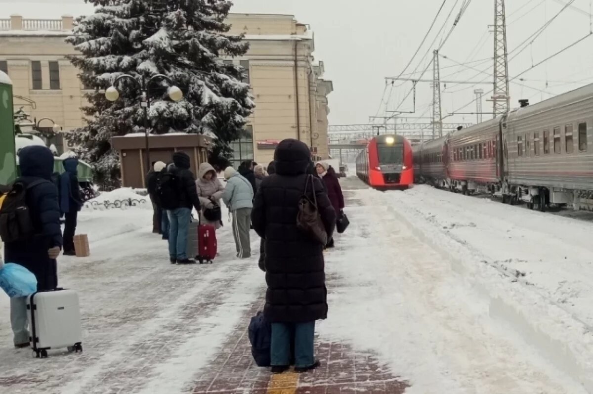    Поезд № 744 сообщением Белгород — Москва «Ласточка» прибывает