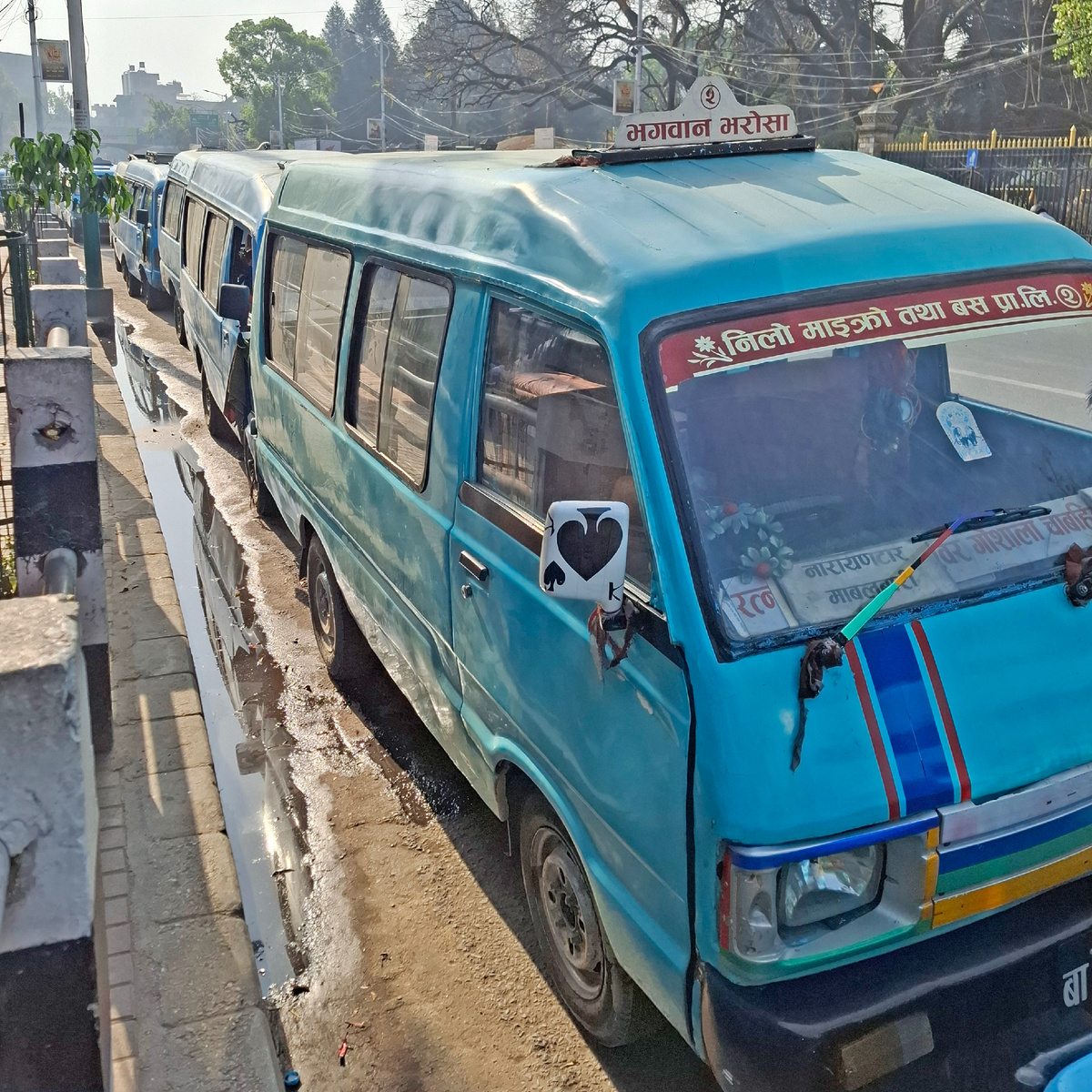 «Туз пик» среди маршруток. Фото автора.