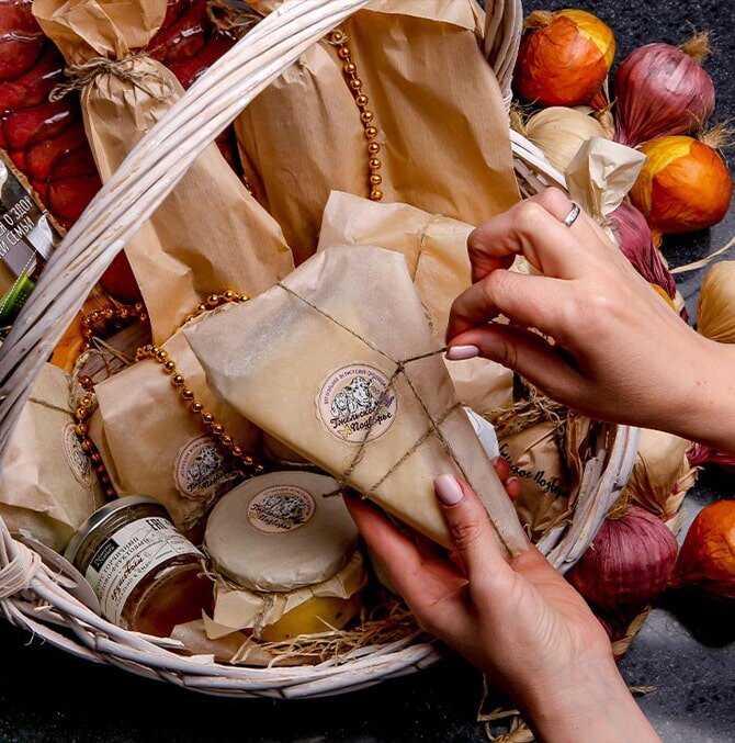 Подарочная корзина "Гжельское подворье"