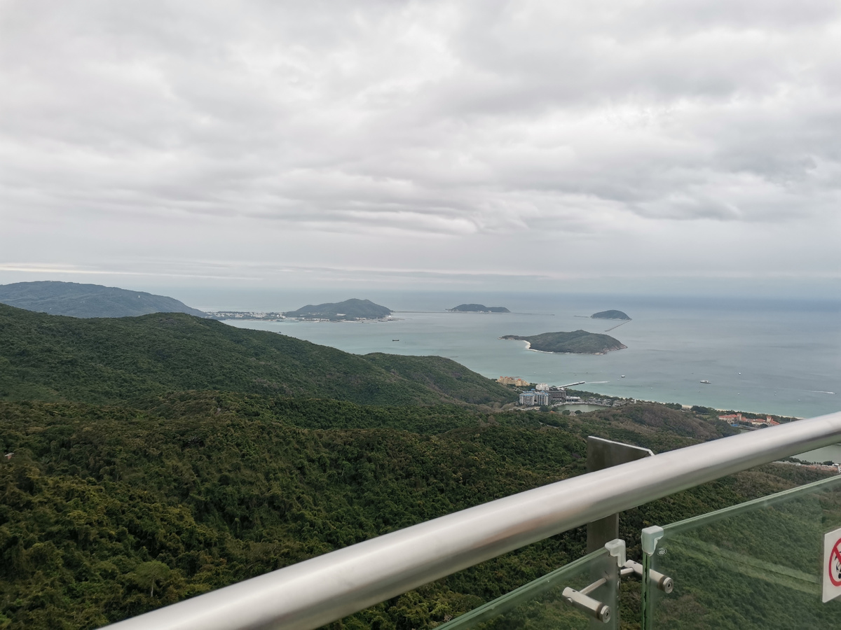Вид из тропического парка Ялонг на одноименную бухту