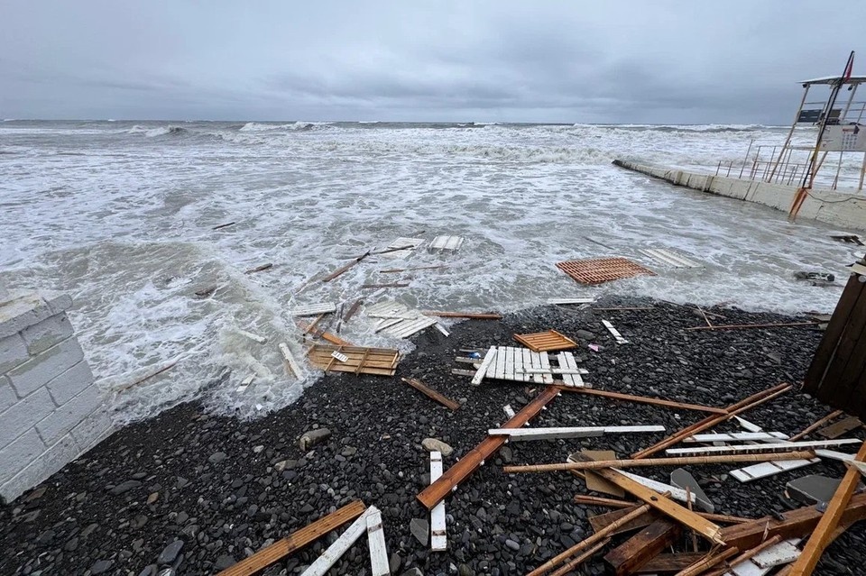    "Молот" разнес деревянные настилы Олег УМАРОВ