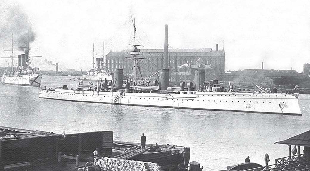 «Новик» на Неве около Балтийского завода. Лето 1902 года.