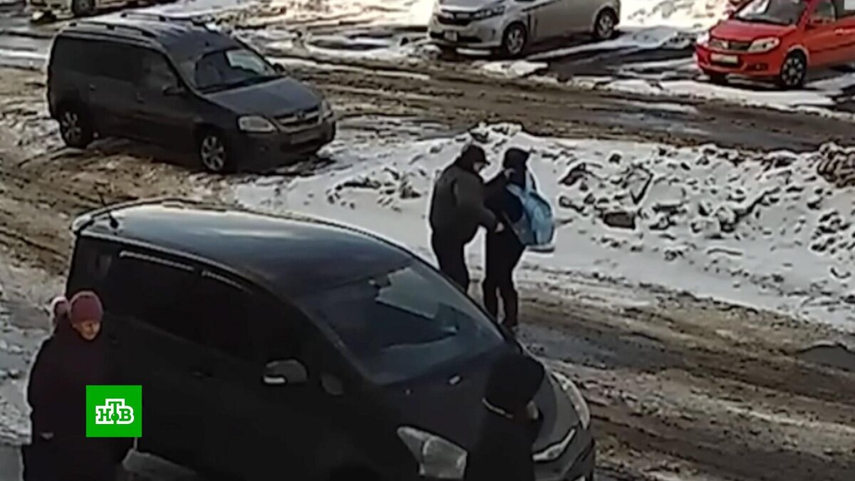    Ревнивый челябинец напал на улице на сожительницу при ее детях