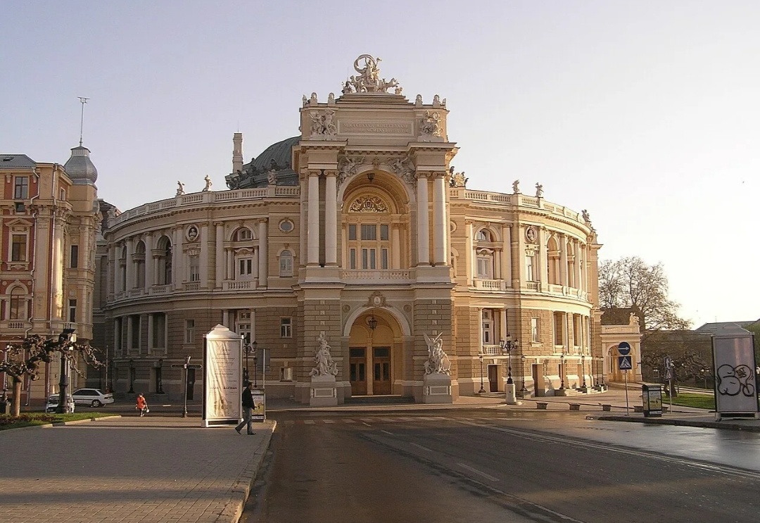 В этот театр мы с подругой частенько ходили. Особенно, когда приезжали родители, друзья