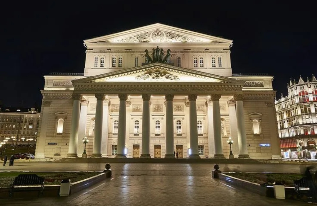 А вот этот театр я видела только снаружи