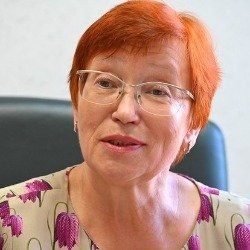    — За это время строительные нормативы менялись практически ежегодно и становились все строже. Чтобы привести дом в соответствие с современными требованиями, потребовалось множество корректировок. Кроме того, из-за отсутствия отопления в течение многих лет здание получило определенные повреждения — например, могли перемерзнуть трубы. Нам предстоит большой объем работ по инженерным системам, отделке мест общего пользования и полной замене лифтов. Даже если старые лифты не использовались, спустя два десятилетия никто не даст гарантий их безопасности и работоспособности. Большой блок работ связан и с парковкой, в частности с системой дымоудаления, — рассказала в разговоре с «Реальным временем» руководитель проектной организации Асия Губайдуллина.