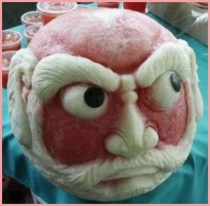 Такой "головы" на столе можно испугаться.