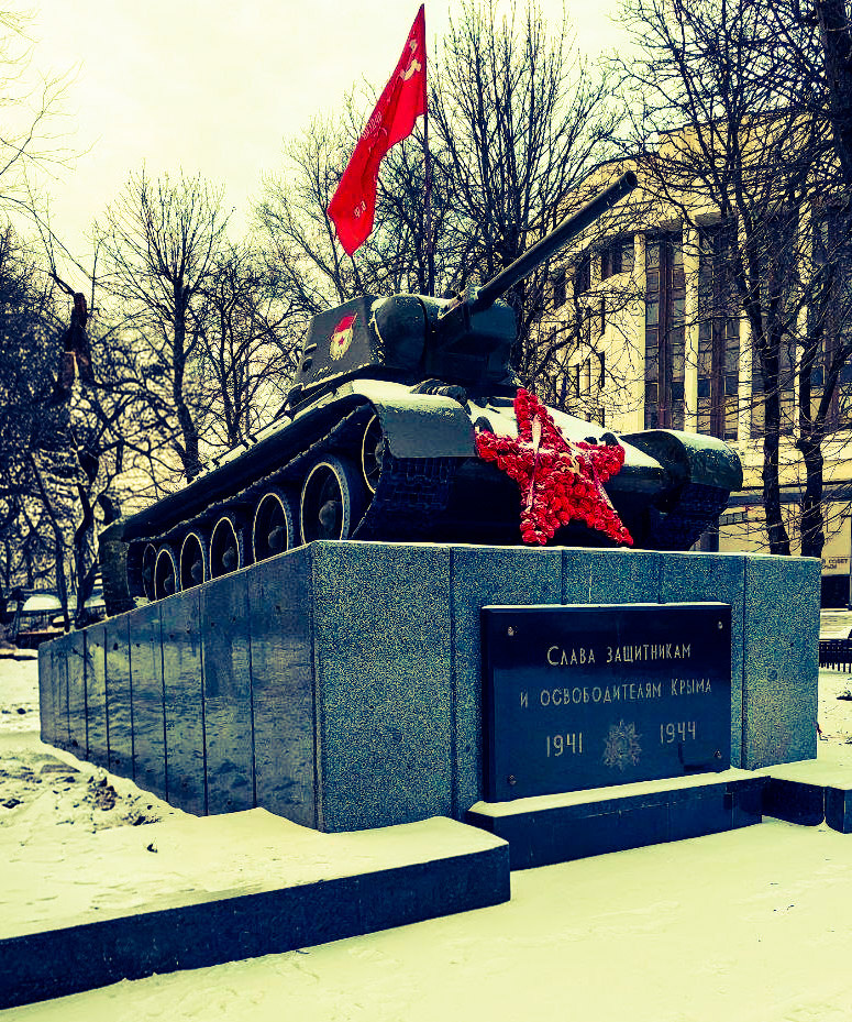 Танк-памятник освободителям Симферополя, г.Симферополь, сквер Победы