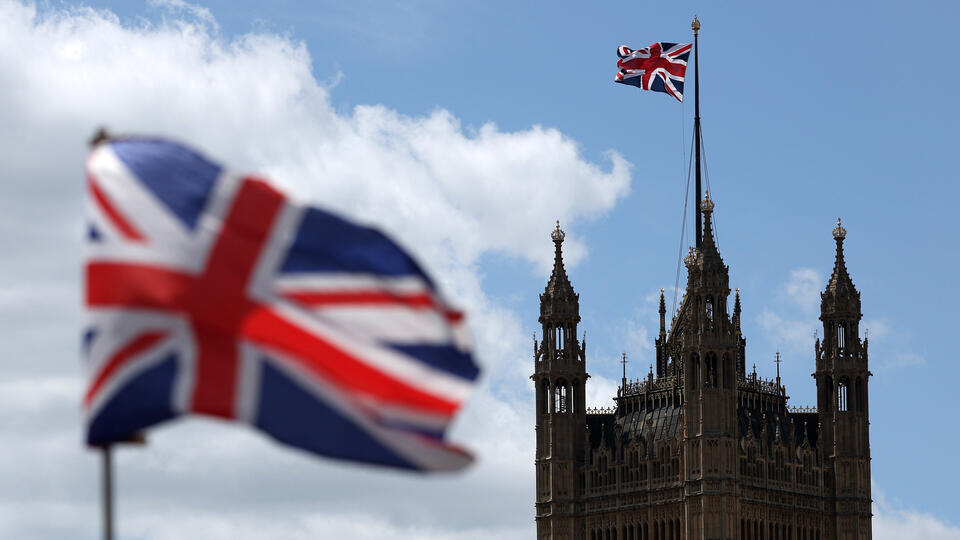     Захарова указала на проблемы Британии на фоне ареста экс-принца Эндрю ANDY RAIN/EPA/TASS