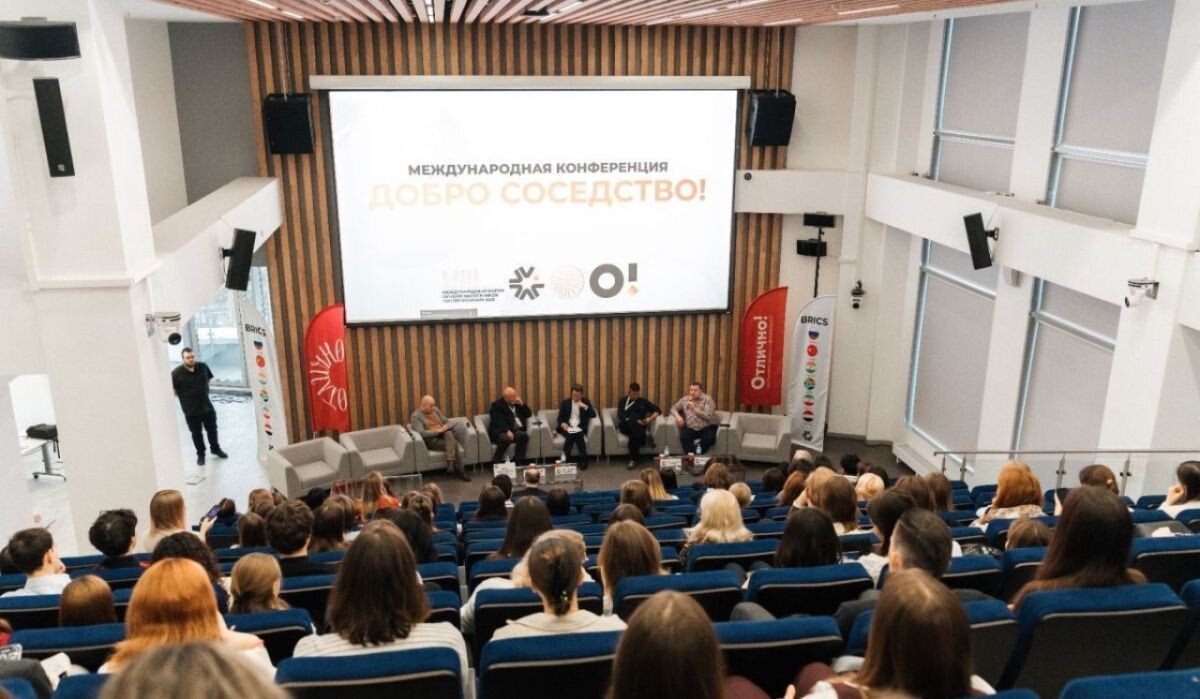     Студенты. Источник: 100bestdesign.ru Автор фото: Евгений Заикин