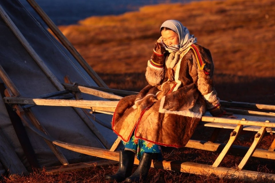    Красавица-модель преобразилась в скромную жену оленевода. кадр из фильма