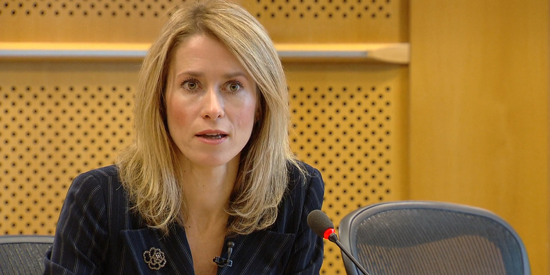 - Я уже комиксы читаю...