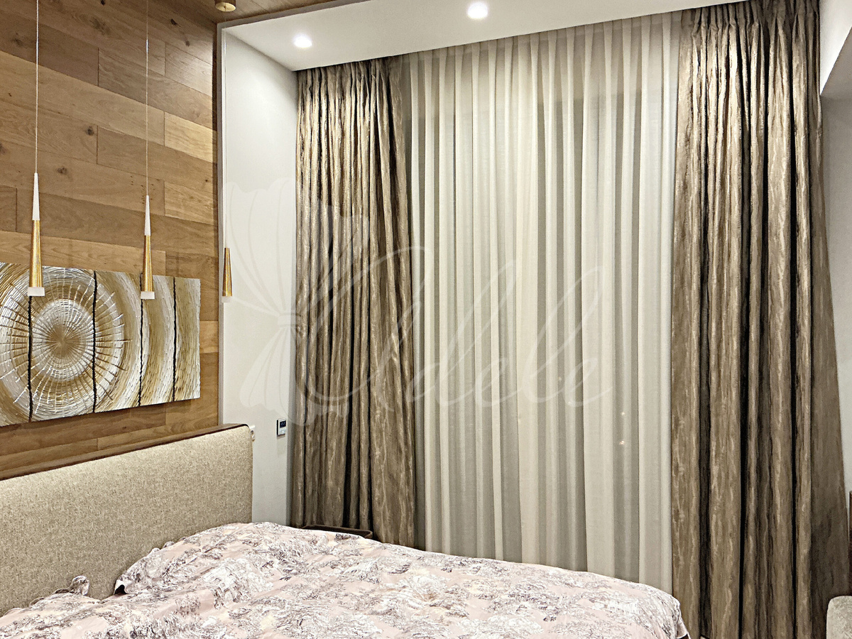 Авторский текстиль для окон четырёхкомнатной квартиры семьи с двумя подростками