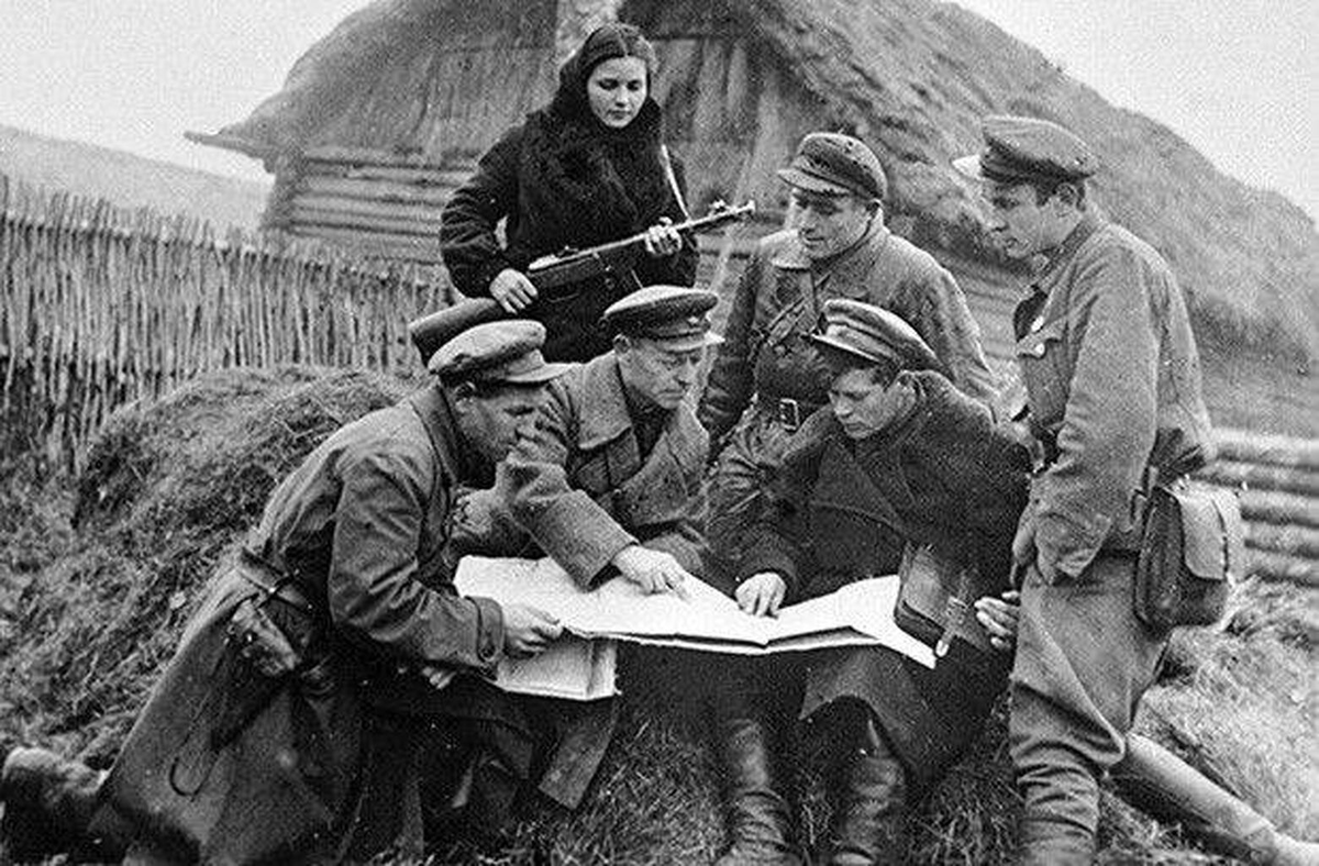 Изображение носит иллюстративный характер. Партизаны во время Великой Отечественной войны. Источник: kanevskaya-muzey.kulturu.ru