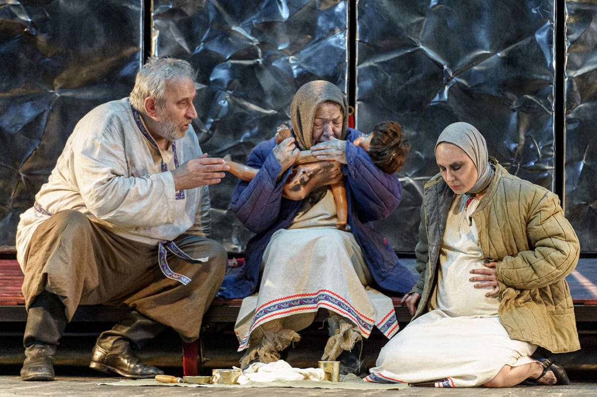    «Рядовые»: спектакль в Каменск-Уральской Драме с мечами вместо винтовок