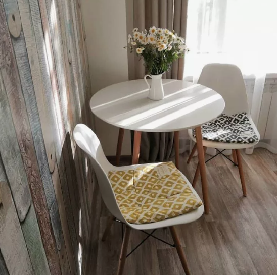 Для небольшой кухни стол диаметром 75-80 см — самый подходящий