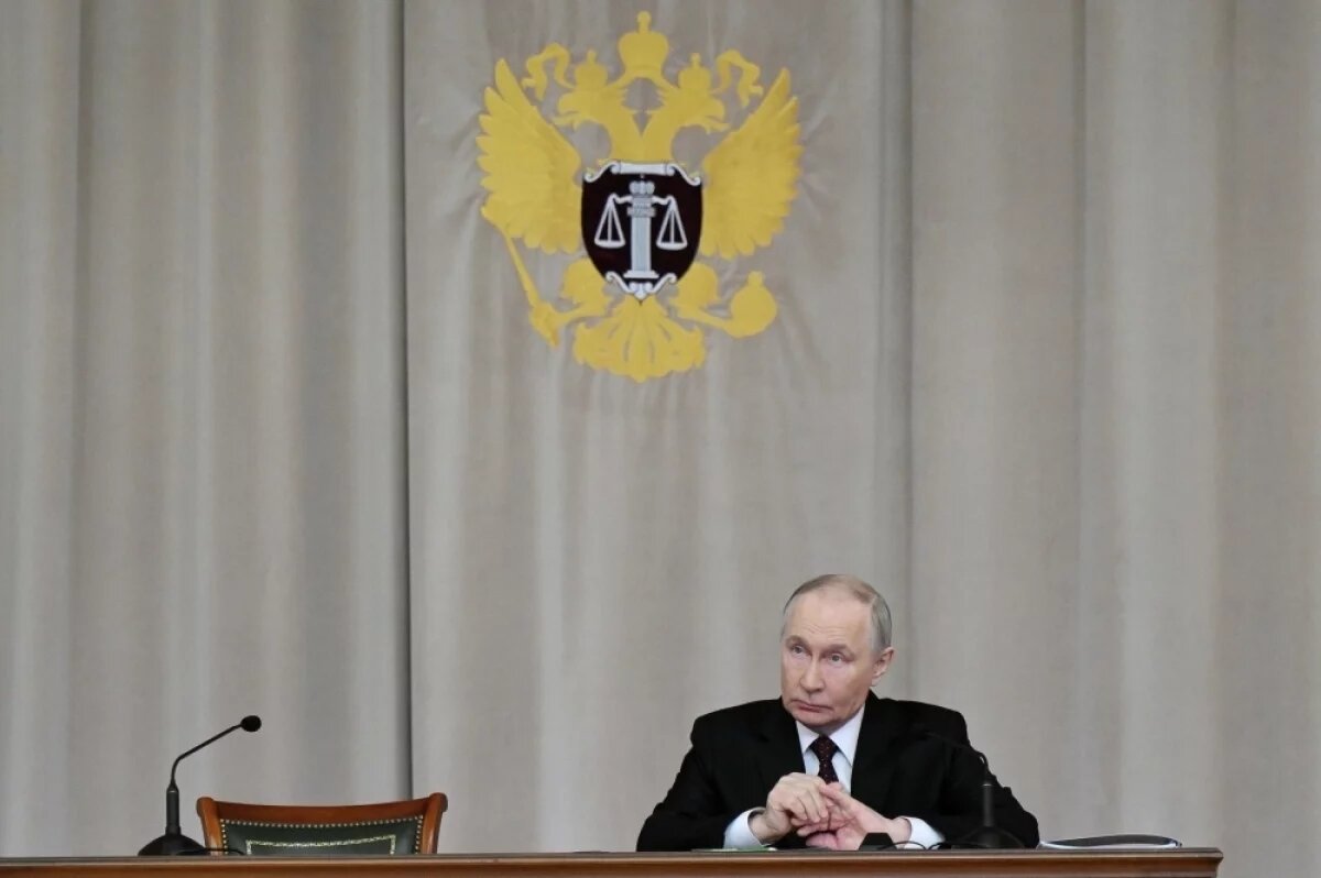    Путин на совещании с судьями вспомнил слова императора Александра III