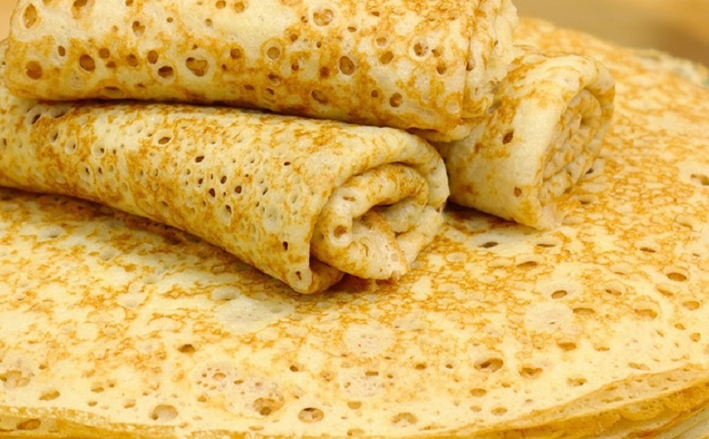 Нежные кружевные блины: почему блины на газировке стали любимым семейным рецептом