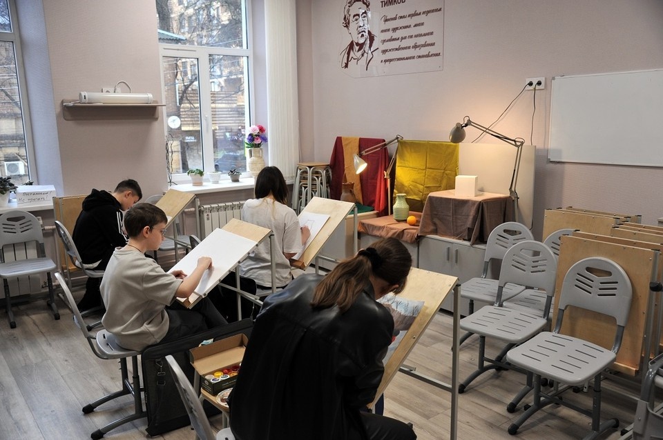    В Детской художественной школе имени А.С. и М.М. Чиненовых в 2025 году провели капремонт. Дмитрий КУТЕПОВ