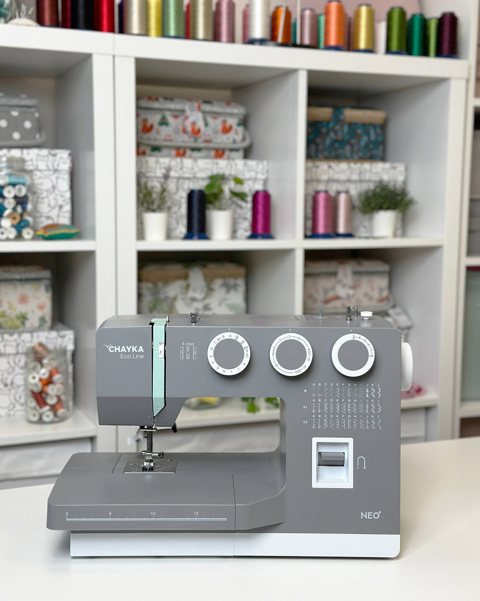 Электромеханическая швейная машина CHAYKA NEO