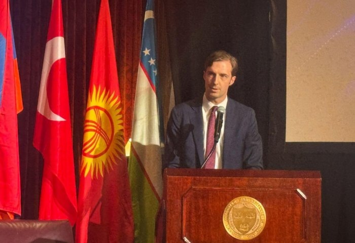 Помощник госсекретаря США по экономическим, энергетическим и деловым вопросам Калеб Орр (Фото: Report.az)